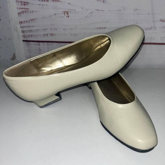 Life Stride By Hushpuppies Khaki Patent Leather Block Heels Womens US SIZE 5 - Picture 1 of 3
